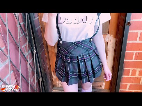 ❤️ 女學生深深地吸吮她的雞巴並亂搞而不是上課。 只是色情 在我們 ️❤